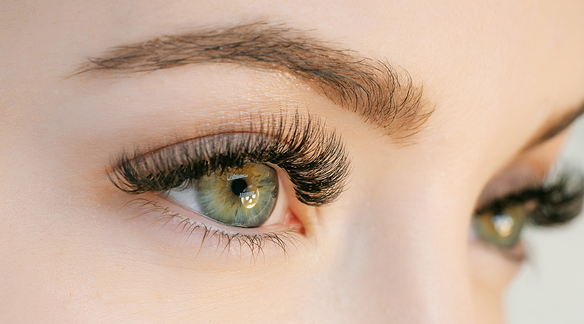 Wimpern und Augenbrauen